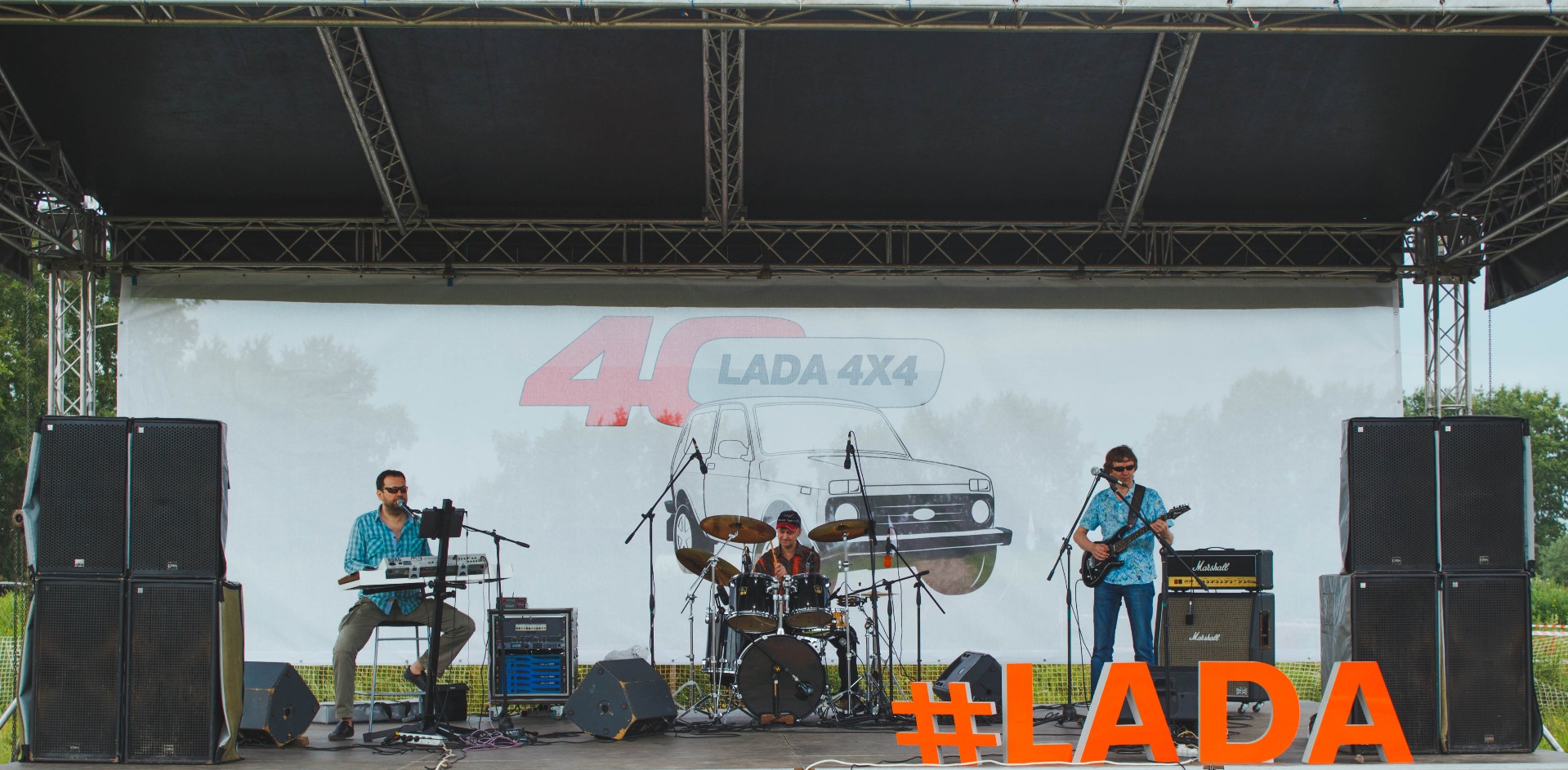 OFF ROAD SHOW на автомобилях LADA 4x4