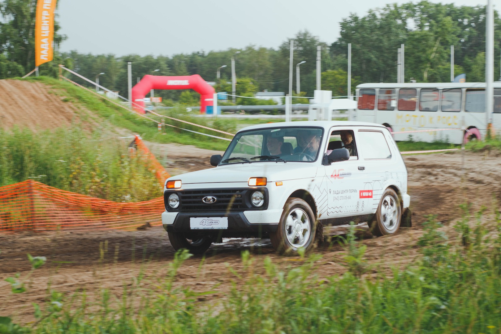 OFF ROAD SHOW на автомобилях LADA 4x4