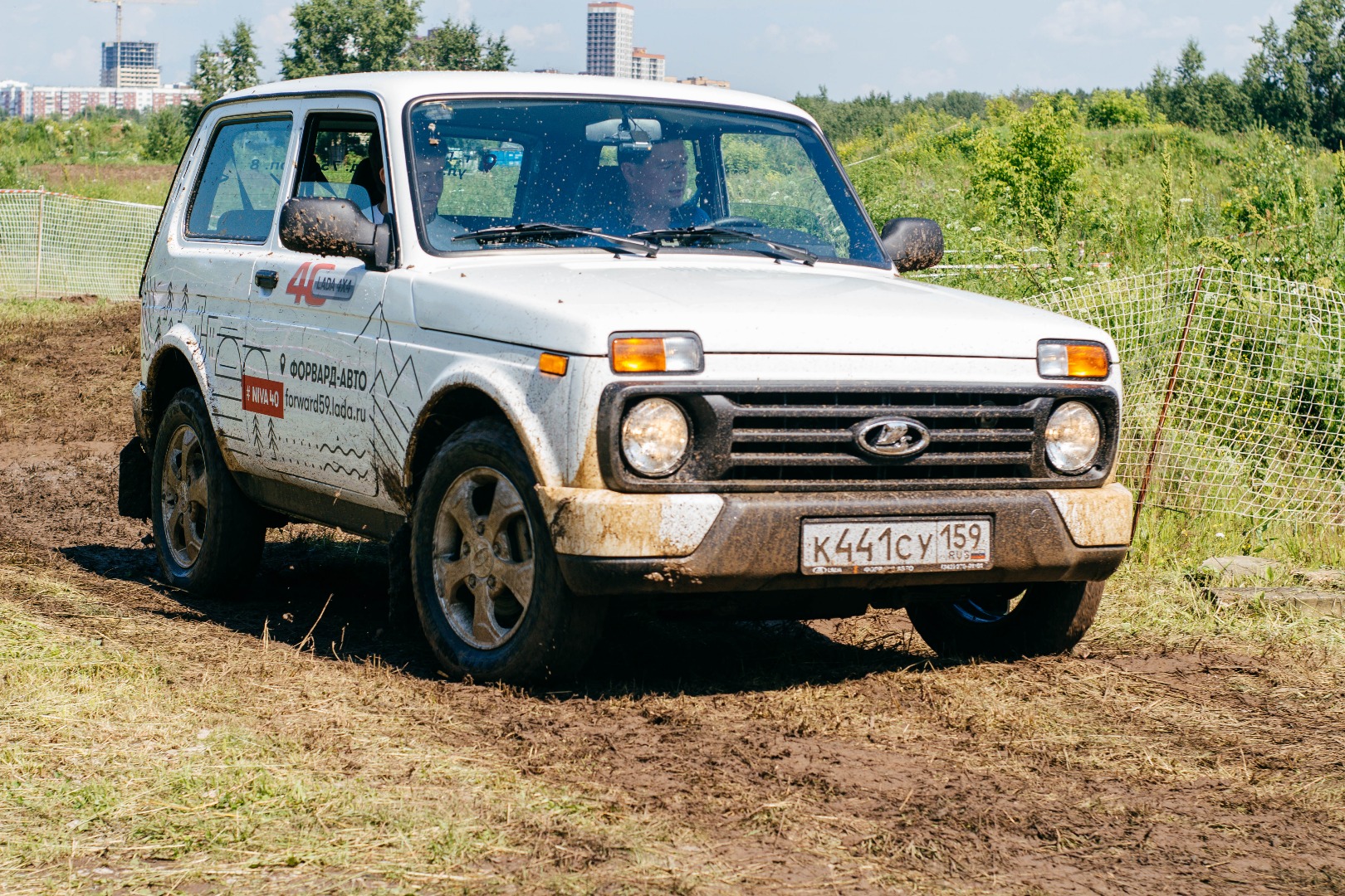 OFF ROAD SHOW на автомобилях LADA 4x4