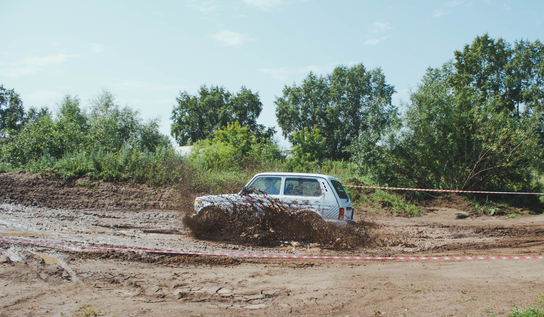 OFF ROAD SHOW на автомобилях LADA 4x4