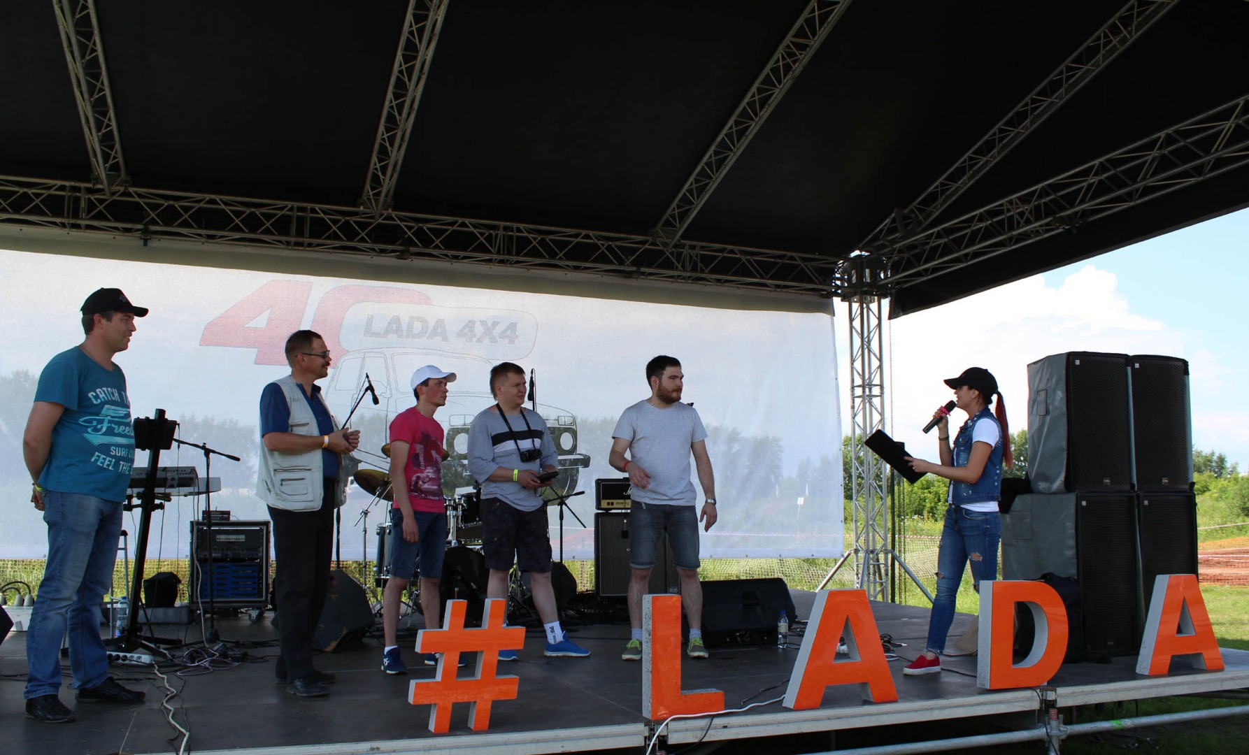 OFF ROAD SHOW на автомобилях LADA 4x4