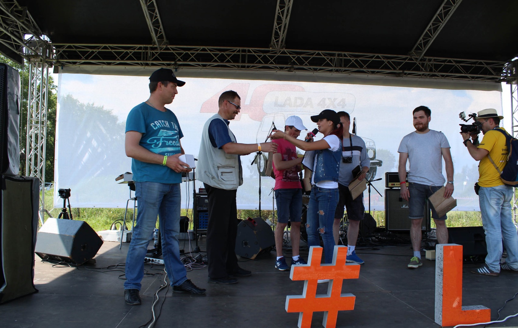OFF ROAD SHOW на автомобилях LADA 4x4
