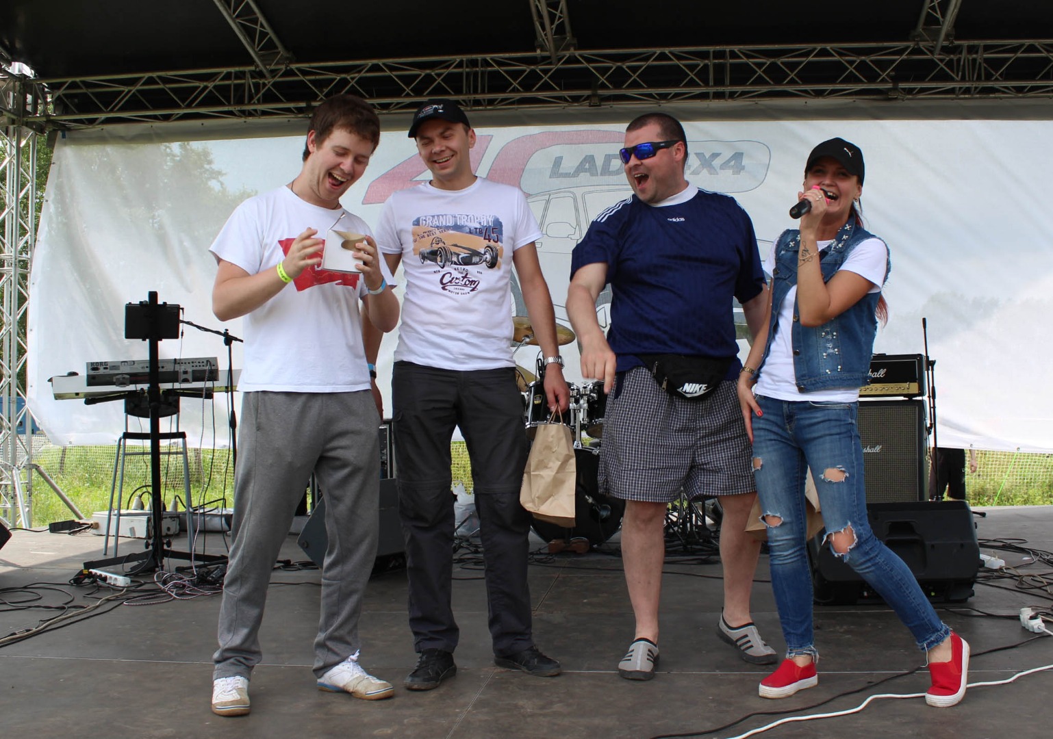 OFF ROAD SHOW на автомобилях LADA 4x4
